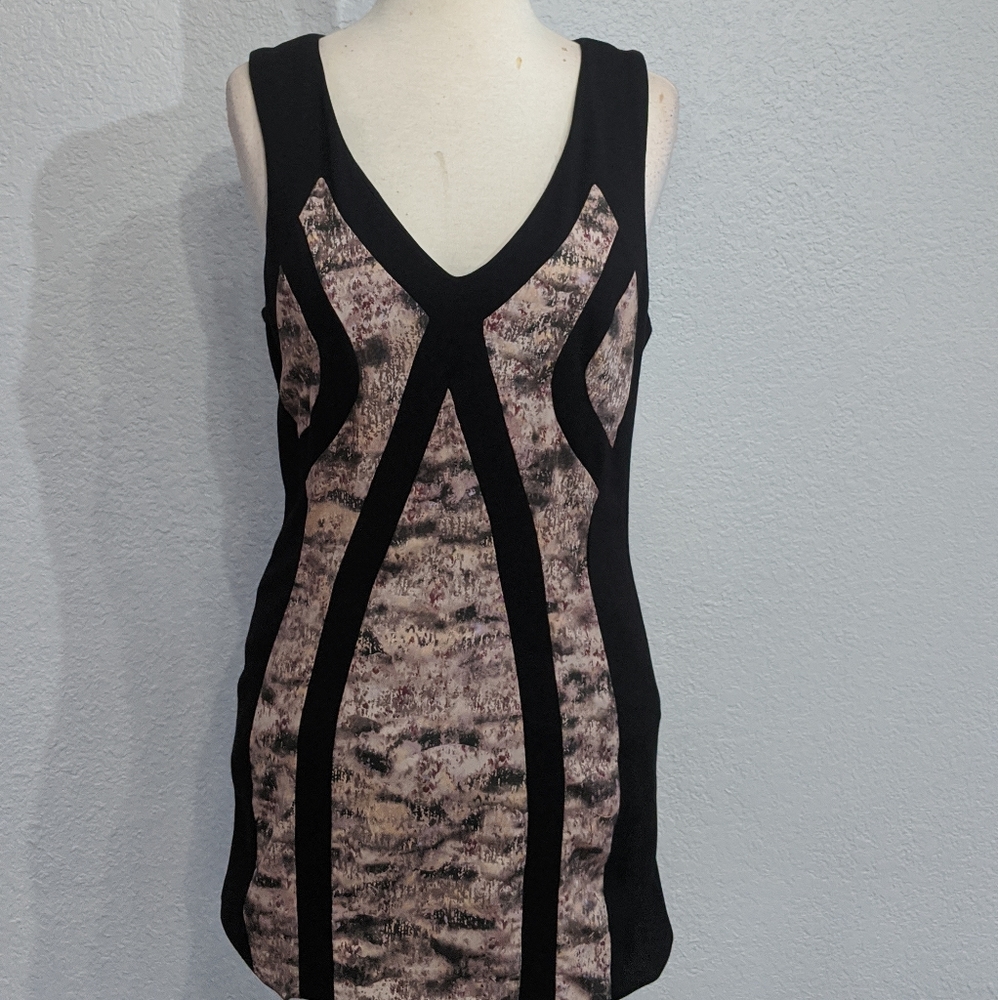 Flattering Dress - Picture 4 of 4